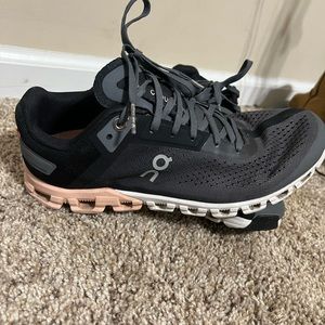 Onclouds women size 7